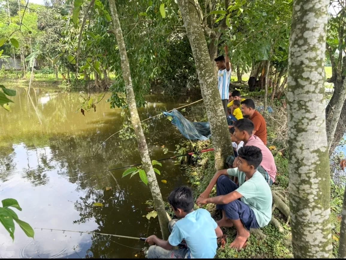 গ্রাম বাংলার ঐতিহ্য বরশি দিয়ে মাছ ধরা