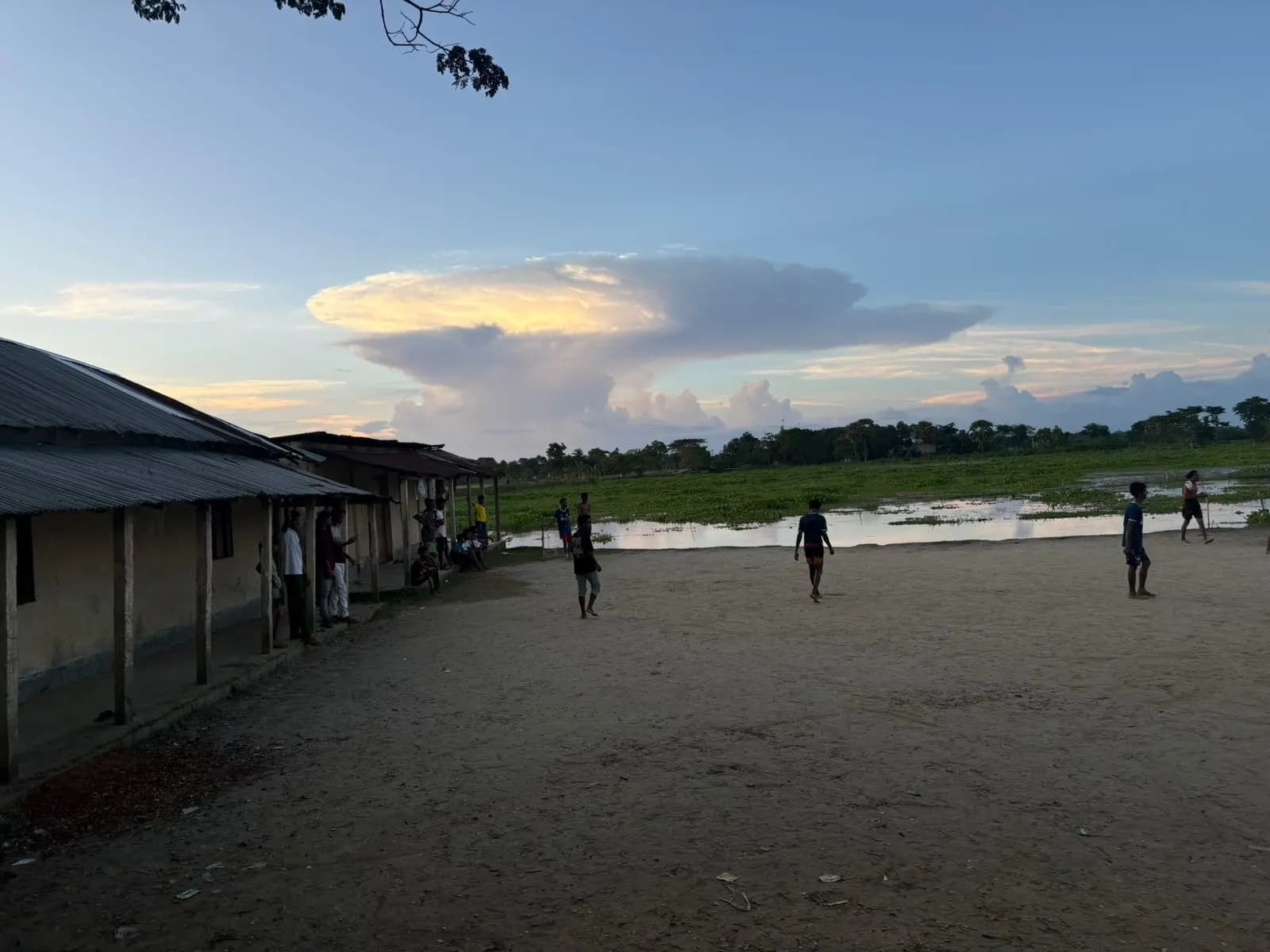 আতকাপারা উচ্চ বিদ্যালয় খেলার মাঠ