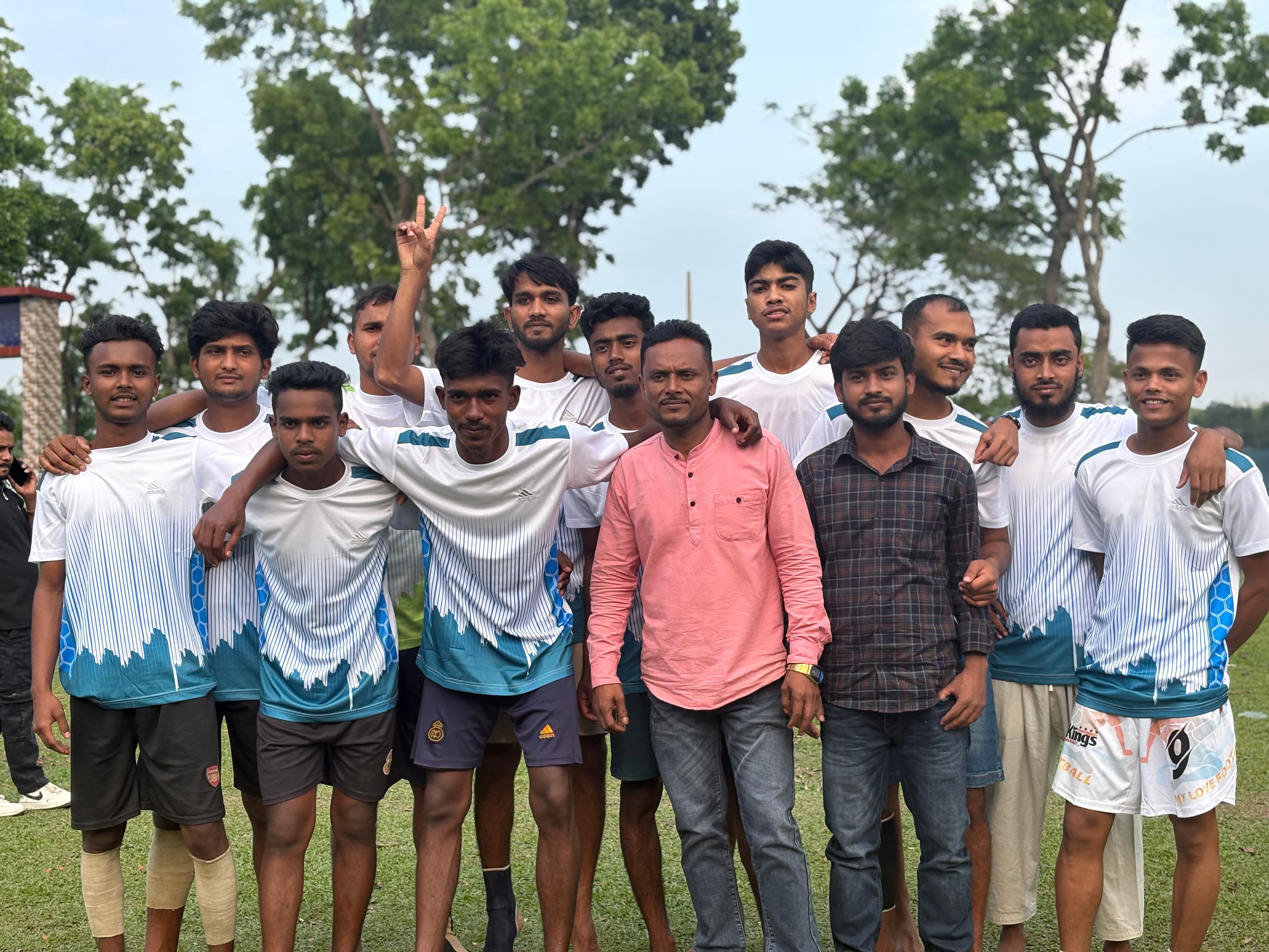 বিবাহিত বনাম অবিবাহিত ফুটবল ম্যাচ